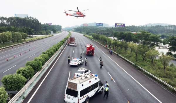 高速公路救援怎么收费 一般按车型和距离计费（具体标准需参考当地）